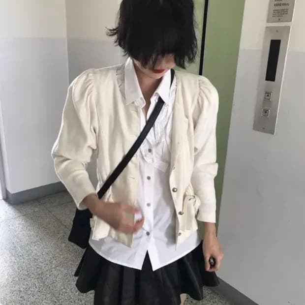 에옹쓰 프릴 블라우스