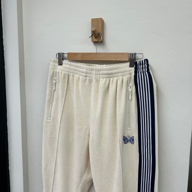 16382 - 니들스 스트레이트 폴리 스무스 아이스 화이트 트랙 팬츠 