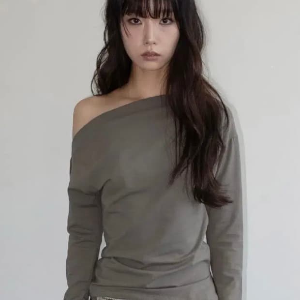 온스카 ONE-SHOULDER ELASTIC T (MUD)