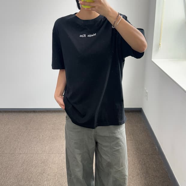 Matin Kim 마땡킴 스몰로고 블랙 반팔