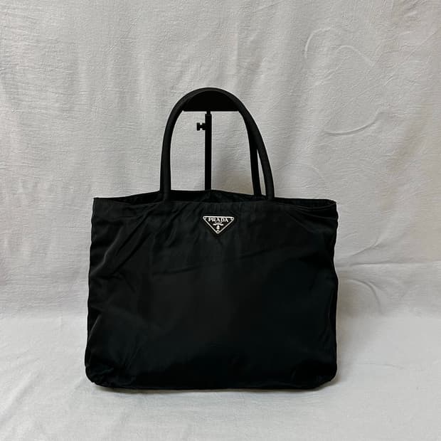 프라다 포코노 토트백 나일론 