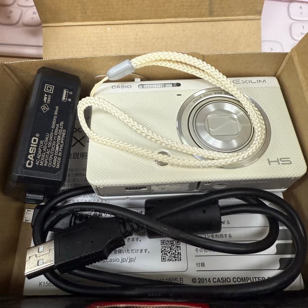 카시오 엑슬림 zr50 화이트 상태 좋움