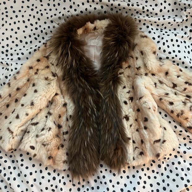 오네갸루 레오파드 라쿤 퍼 트리밍 코트