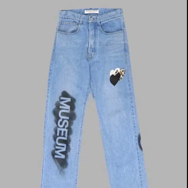 더뮤지엄비지터 프린팅 팬츠 