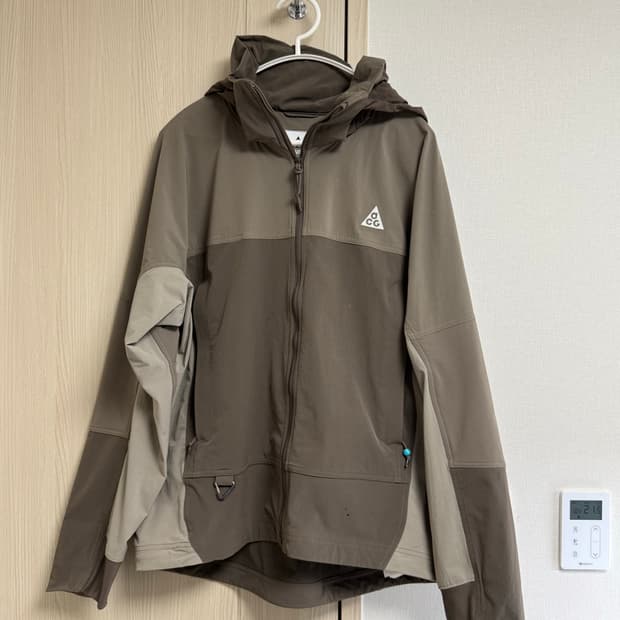 [L] 나이키 ACG 썬 페어러 자켓 아이언스톤