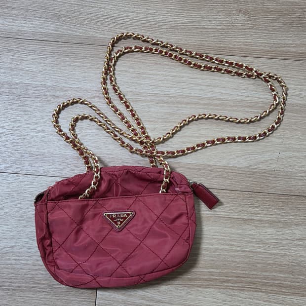프라다 레드 나일론 퀼팅 체인 미니백(정품 빈티지)