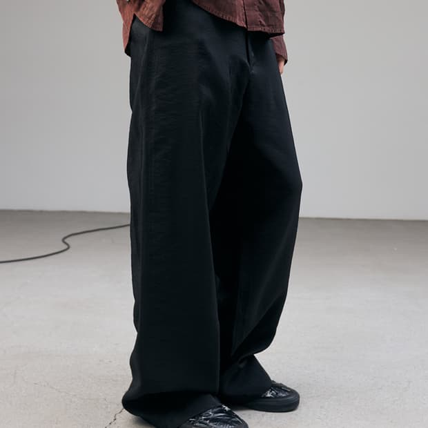 [4] 해칭룸 레귤러 트라우저 비스코스 블랙