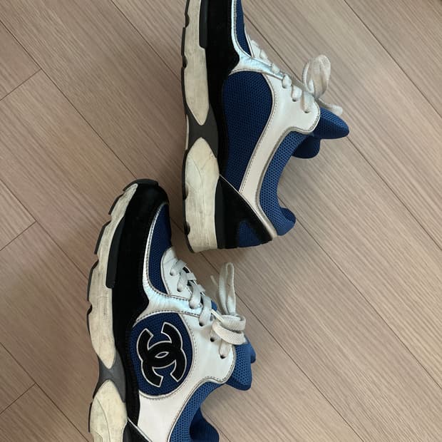 샤넬 스닉커즈- 블루, 아이보리, 실버, 블랙 조합