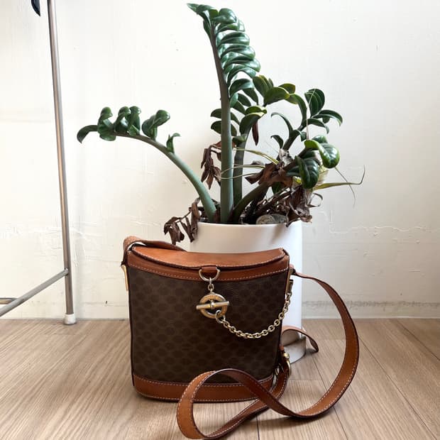 셀린느 마카담 서클로고 버켓백