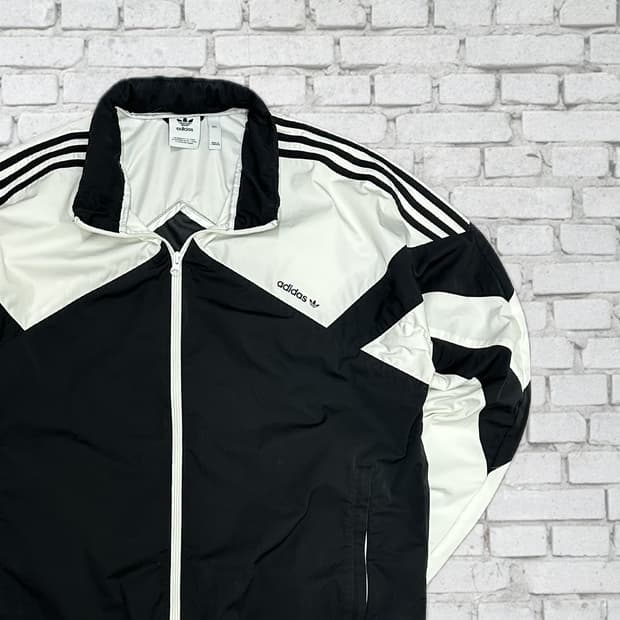 아디다스 신형 빈티지 바람막이 2XL