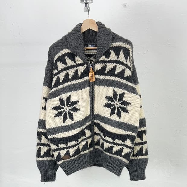 퍼스트 다운 카우보이 헤비 울 숄 카라 니트 코위찬