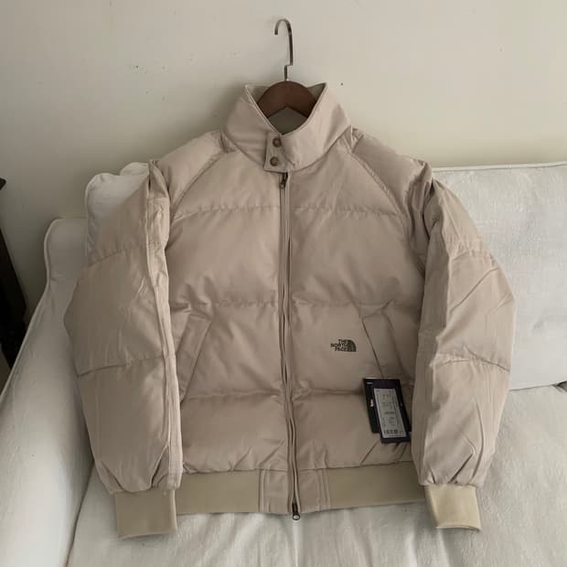 노스페이스 퍼플 로고 패딩 그레이