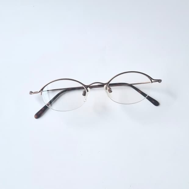 데드스탁 빈티지 오벌형 반무테 안경테 562