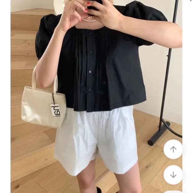 앤드멜로우 멜로핀턱크롭블라우스 블랙