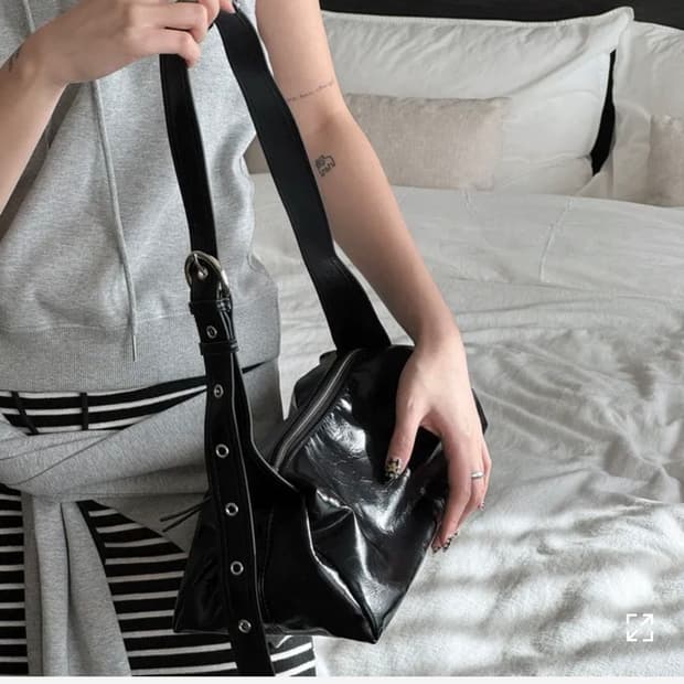 유나제이 드셀 레더 숄더백