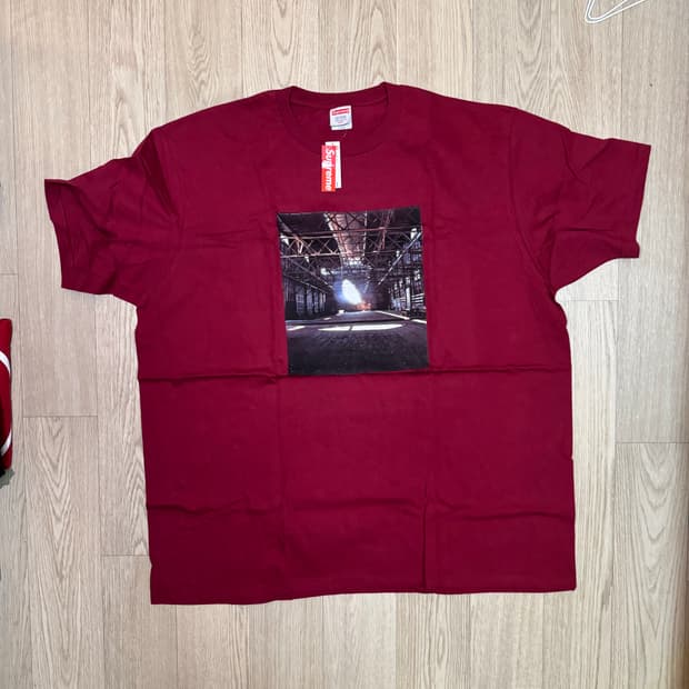 슈프림 24FW 데이즈 앤드 티셔츠 카디널 