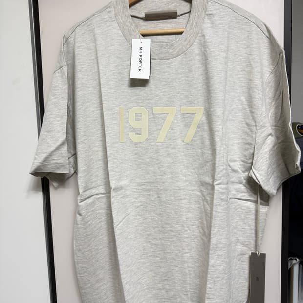 피어오브갓 에센셜 1977 티셔츠 라지 사이즈 판매합니다