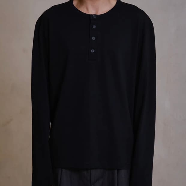 다이브인 헨리넥 롱 슬리브