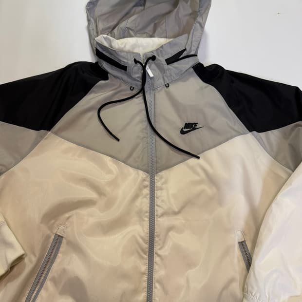 나이키 바람막이(L사이즈)