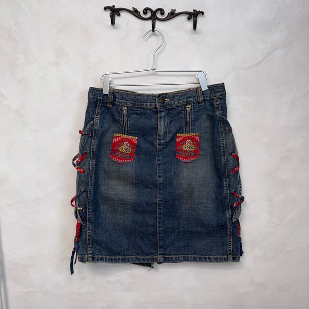 Washing denim oriental laceup midi skirt