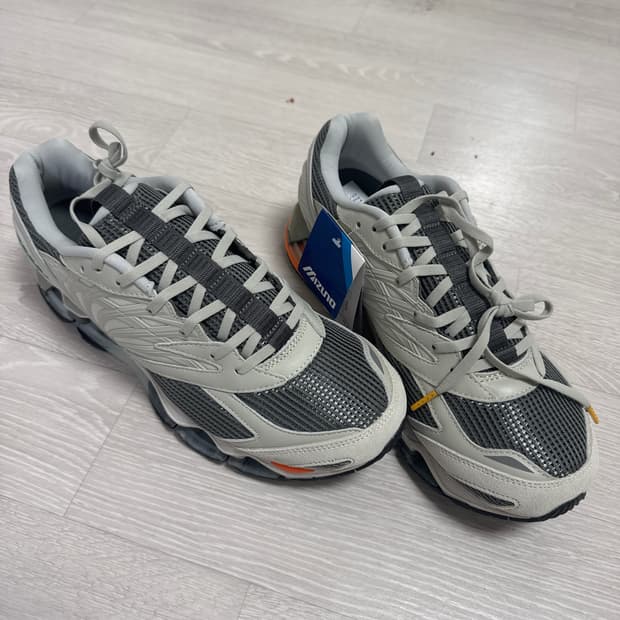 미즈노 x 그라프페이퍼 웨이브 프로페시 LS 쿨그레이