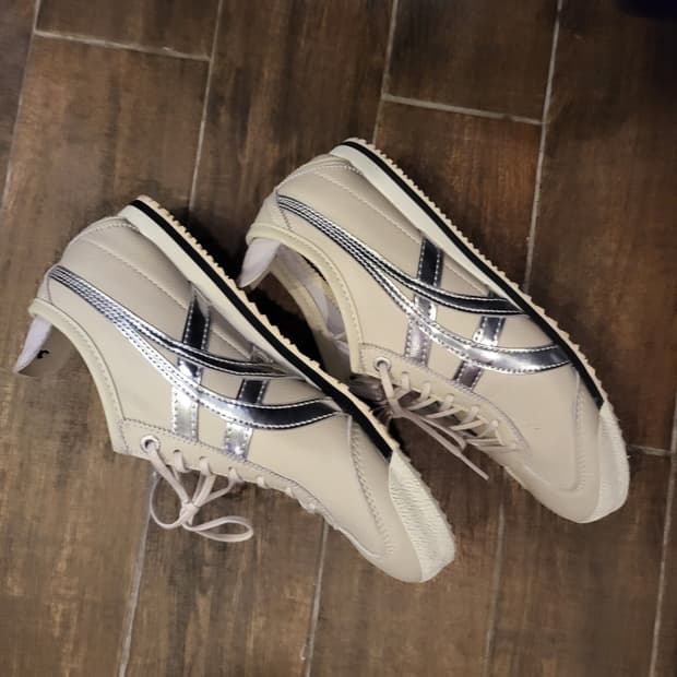 오니츠카타이거 멕시코66 크림 실버260