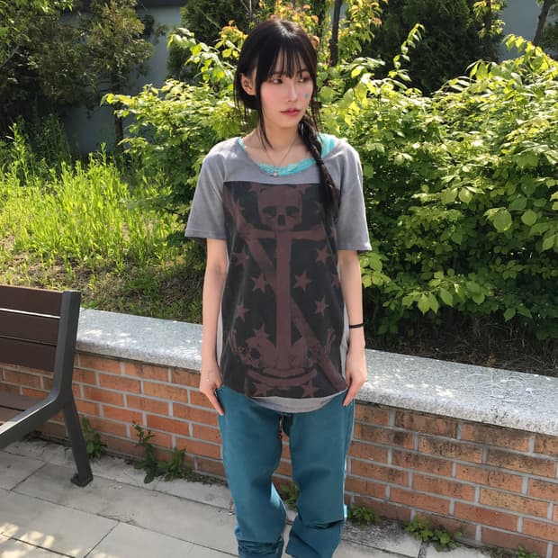 H&M Divided Skull Graphic Tee