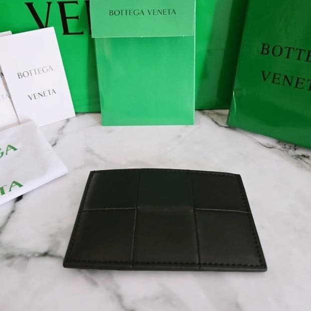 보테가베네타 맥시 인트레치아토 카드지갑