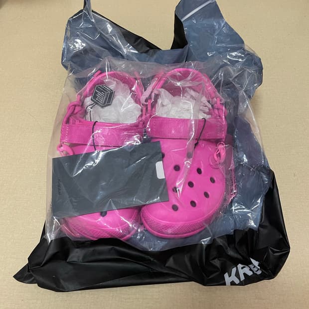 [230] 크록스 x 포스트 말론 듀엣 맥스 클로그 일렉트릭 핑크