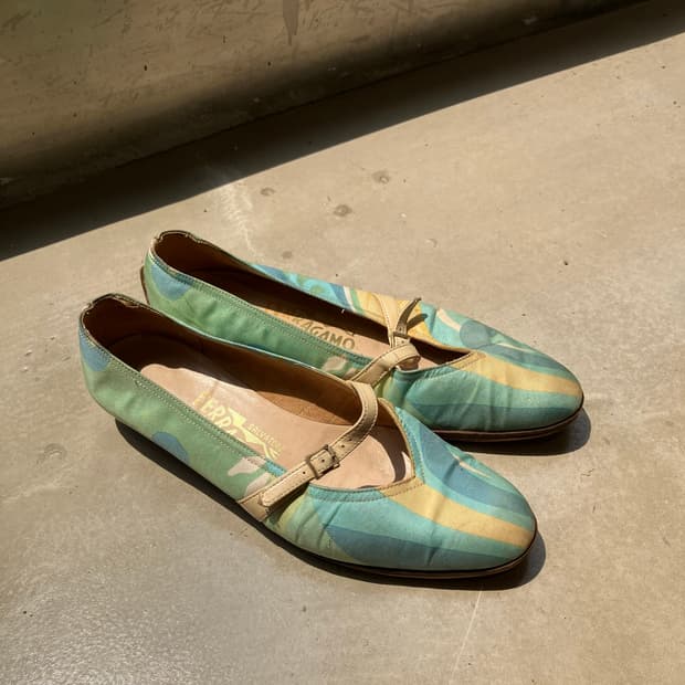 235) Salvatore Ferragamo 패브릭 메리제인 플랫슈즈