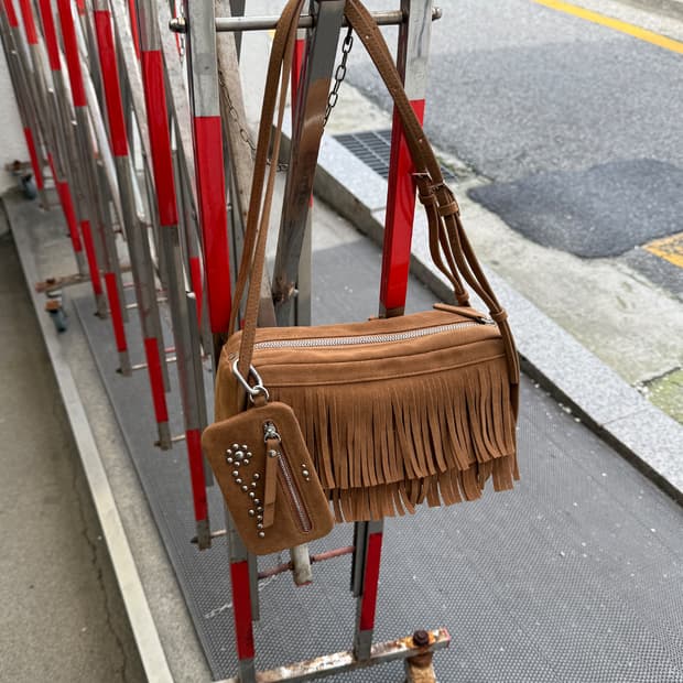 모노백 프린지 24- 스웨이드 카멜