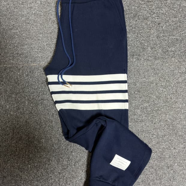 톰브라운 트레이닝 팬츠