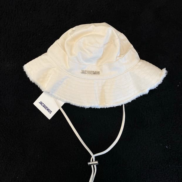 자크뮈스 모자 르 밥 아티초크 버킷햇 오프 화이트 56