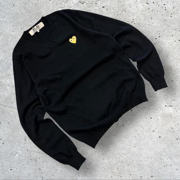 [L] 꼼데가르송 플레이 블랙 골드 하트 와펜 가디건 B629