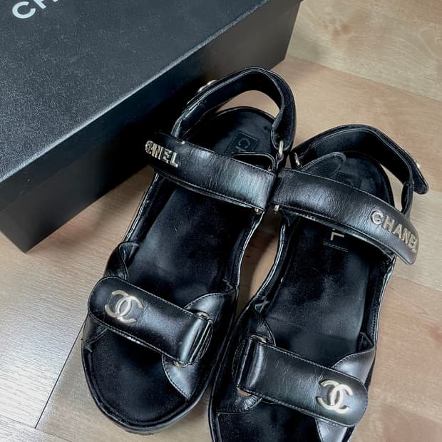 가격내림) 샤넬 블랙 벨크로 샌들 39