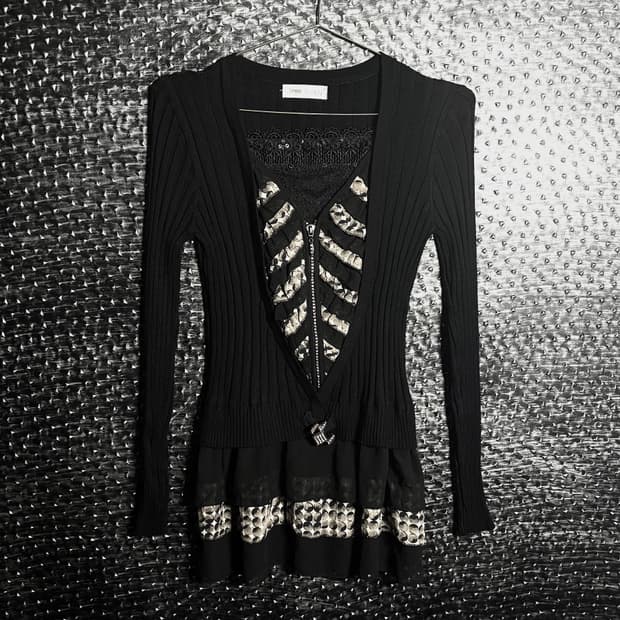 Three is ugly 레이스 트리밍 니트탑