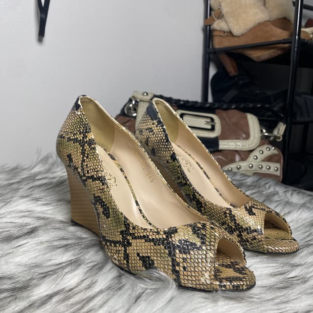 Jinny Kim 뱀피 웨지힐