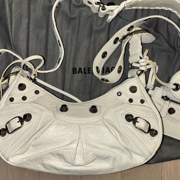 발렌시아가  아레나 램스킨 르 카골 XS 숄더백 화이트