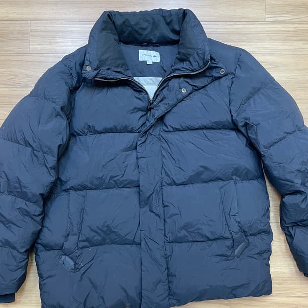 블랙 색상의 라코스테 남성 패딩입니다. 사이즈는 FR 52, 한국 L사이