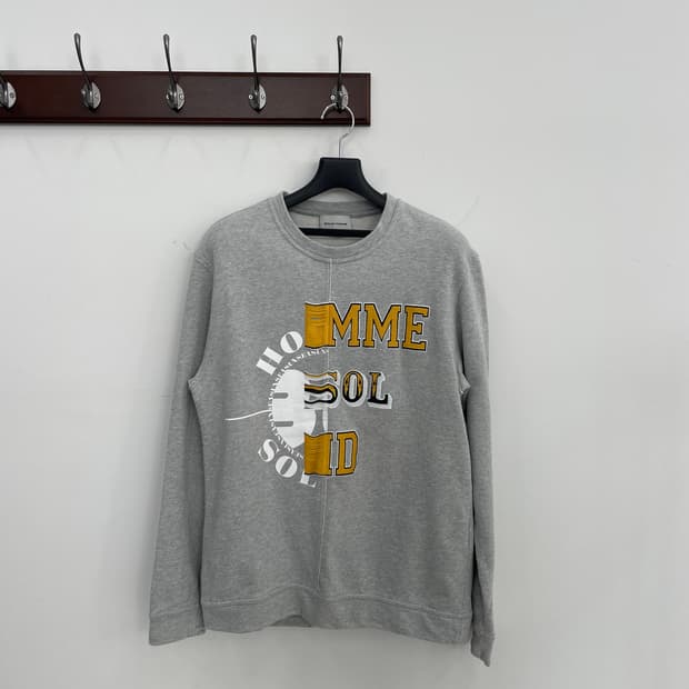 솔리드옴므 로고 프린트 맨투맨 티셔츠 