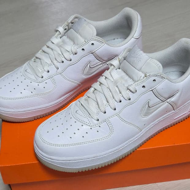나이키 에어 포스 1 로우 컬러 오브 더 먼스 뽈록