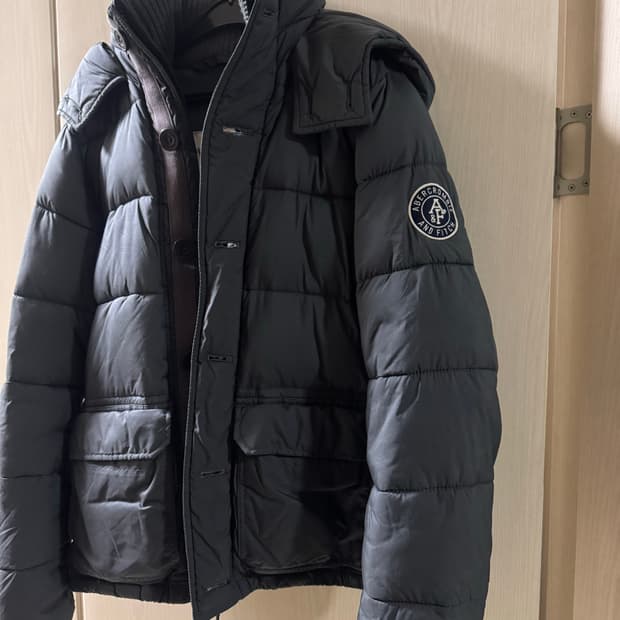 아베크롬비 네이비 숏 패딩 (S) 실 사이즈 95