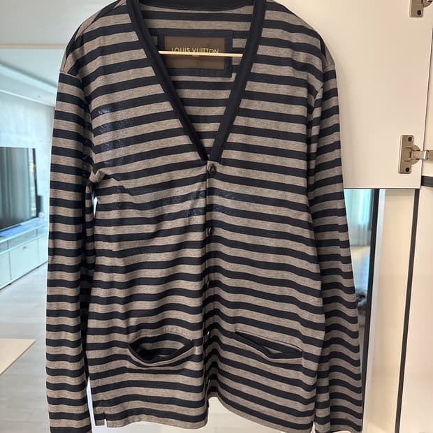 루이뷔통 가디건 판매합니다