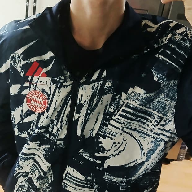 "아디다스 바이에른 뮌헨 양면 바람막이 L 급처 정가20만 네고가능