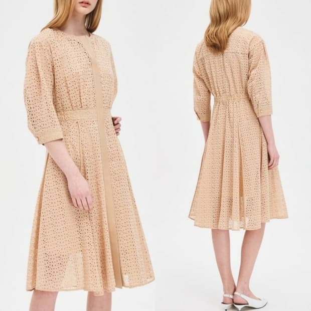 한섬 MINE 마인 로맨틱 베이지 아일렛 펀칭 원피스