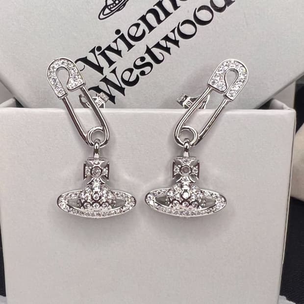 비비안 웨스트우드 아카이브 세이프티핀 클리어 크리스탈 큐빅 드롭 이어링