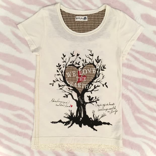 Scolar 브라운 체크하트 나무 반팔 티셔츠 모리걸 라떼갸루