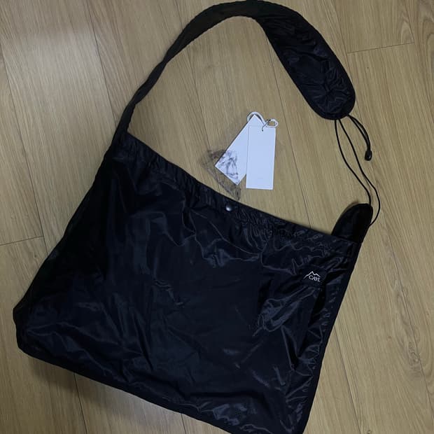 cayl 케일 라이트 패커블 크로스백 블랙