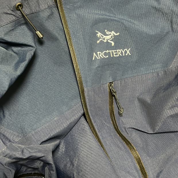아크테릭스 알파 자켓 구형