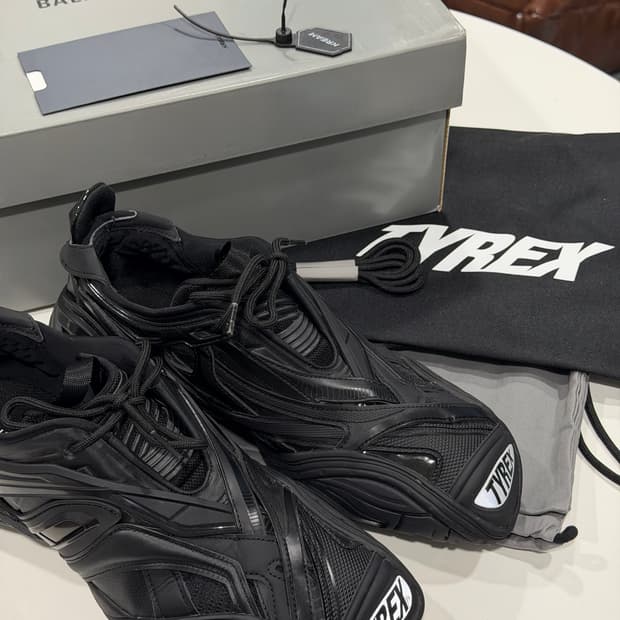 발렌시아가 타이렉스 블랙 42